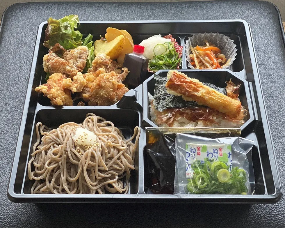 伝統の皿そばを自宅でも楽しめるお弁当